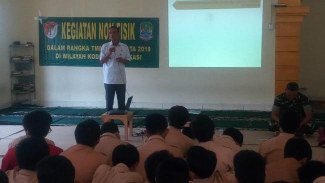 Puluhan Siswa SMA Future Gate Antusias Ikuti Penyuluhan Satgas TMMD